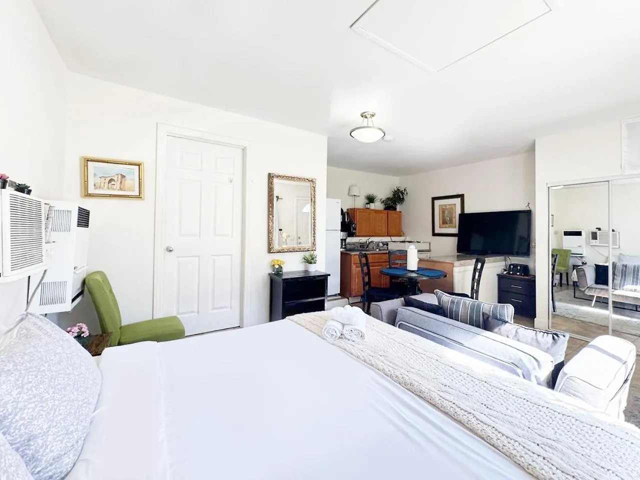 Cozy And Comfortable Studio - Hal2-Uc Los Angeles Holiday home